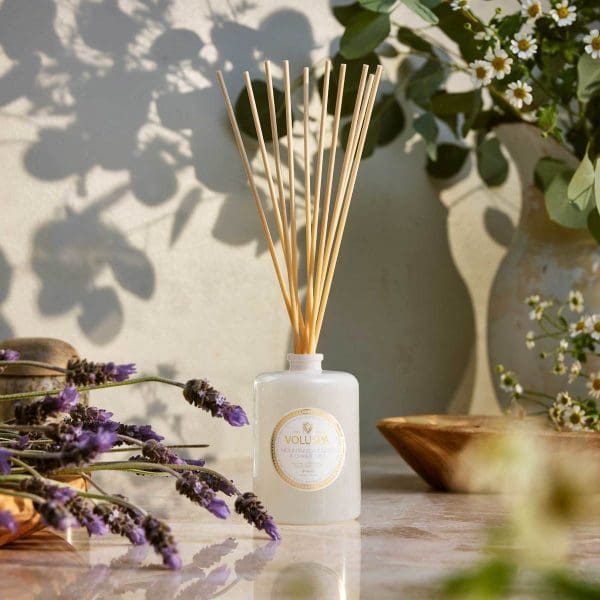 ⁦מפיץ ריח 177 מ"ל - Mountain Lavender & Chamomile VOLUSPA⁩ – תמונה ⁦2⁩
