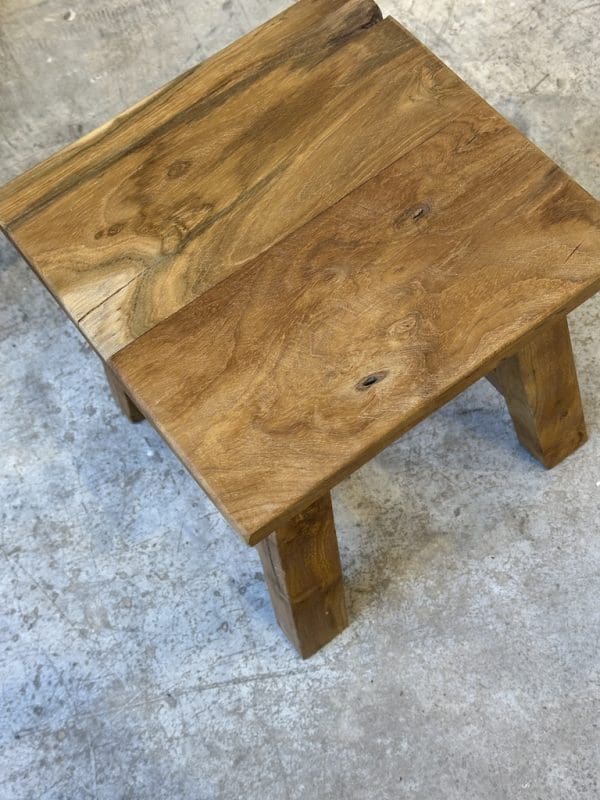 ⁦שרפרף עץ טיק 26x26 – בעבודת יד מאינדונזיה⁩ – תמונה ⁦2⁩