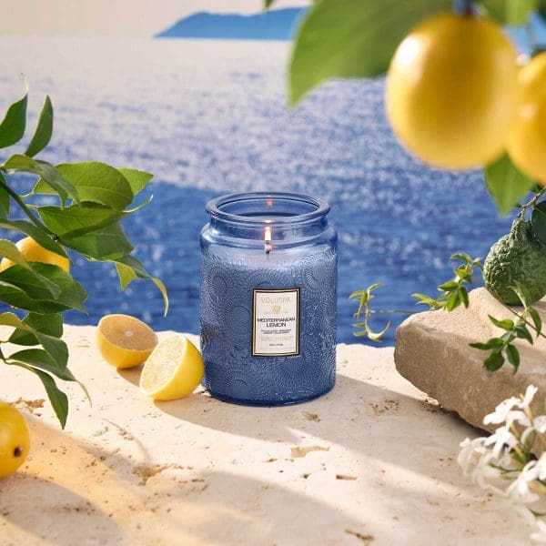 ⁦נר ריחני בצנצנת זכוכית 156 גרם - Mediterranean Lemon VOLUSPA⁩ – תמונה ⁦3⁩